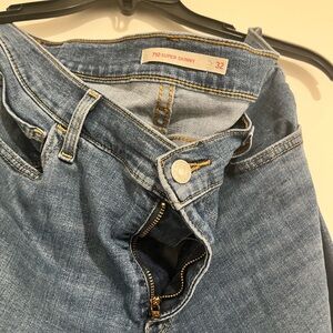 Dark blue Levi jeans size 32